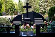 Памятник на Кузьминском кладбище
