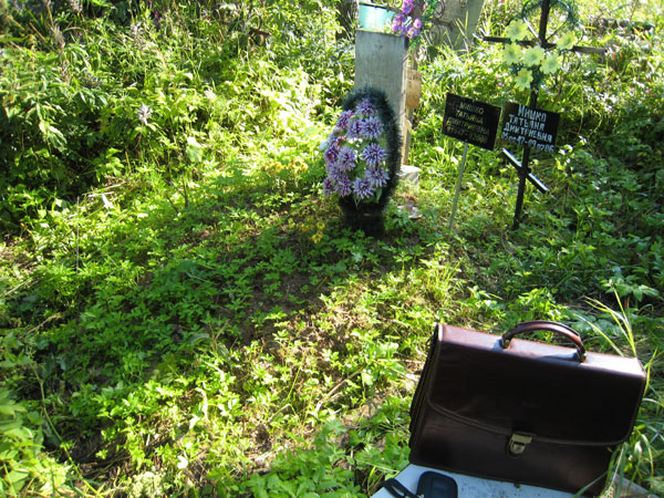 Памятник на Митинском кладбище